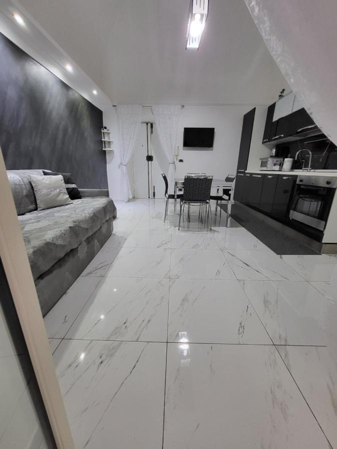شقة La Casa Di Titina نابولي المظهر الخارجي الصورة