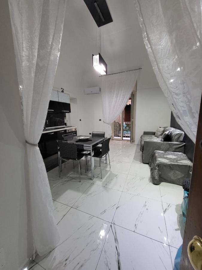 شقة La Casa Di Titina نابولي المظهر الخارجي الصورة