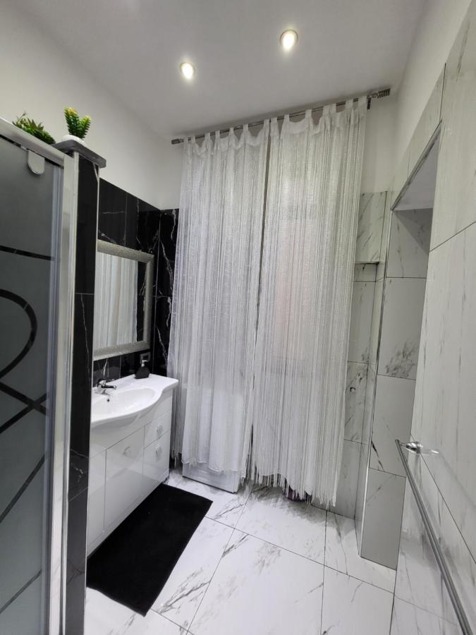 شقة La Casa Di Titina نابولي المظهر الخارجي الصورة